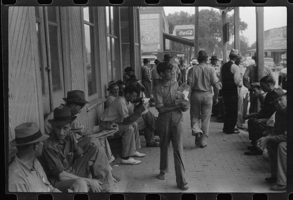 Along main street Childersburg, Alabama. | Free Photo - rawpixel