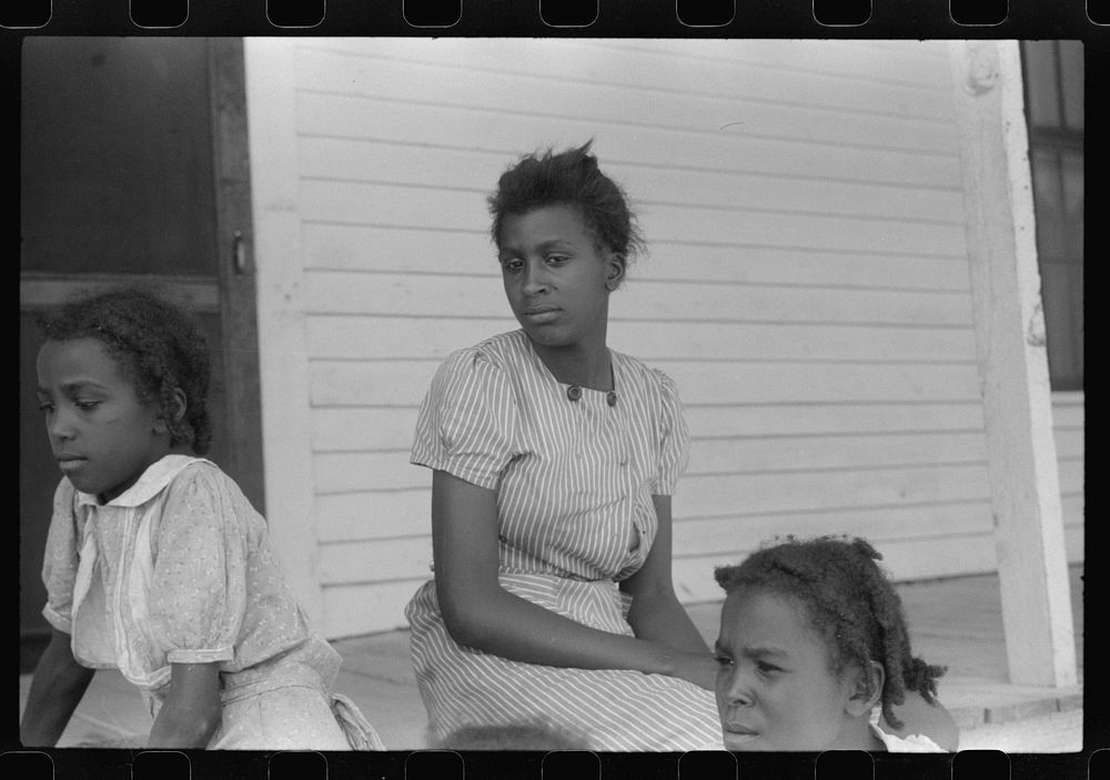[Untitled photo, possibly related to: Some of the children of Mr. Buck Grant,  preacher near Woodville, Greene County…