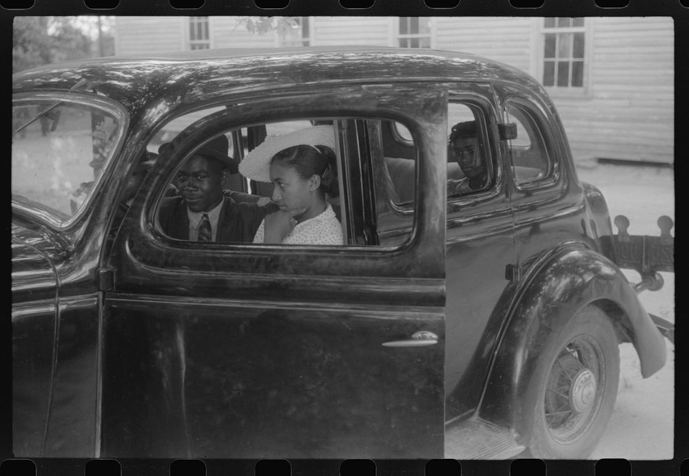 Waiting for church to begin, near Greshamville, Greene County, Georgia. Sourced from the Library of Congress.