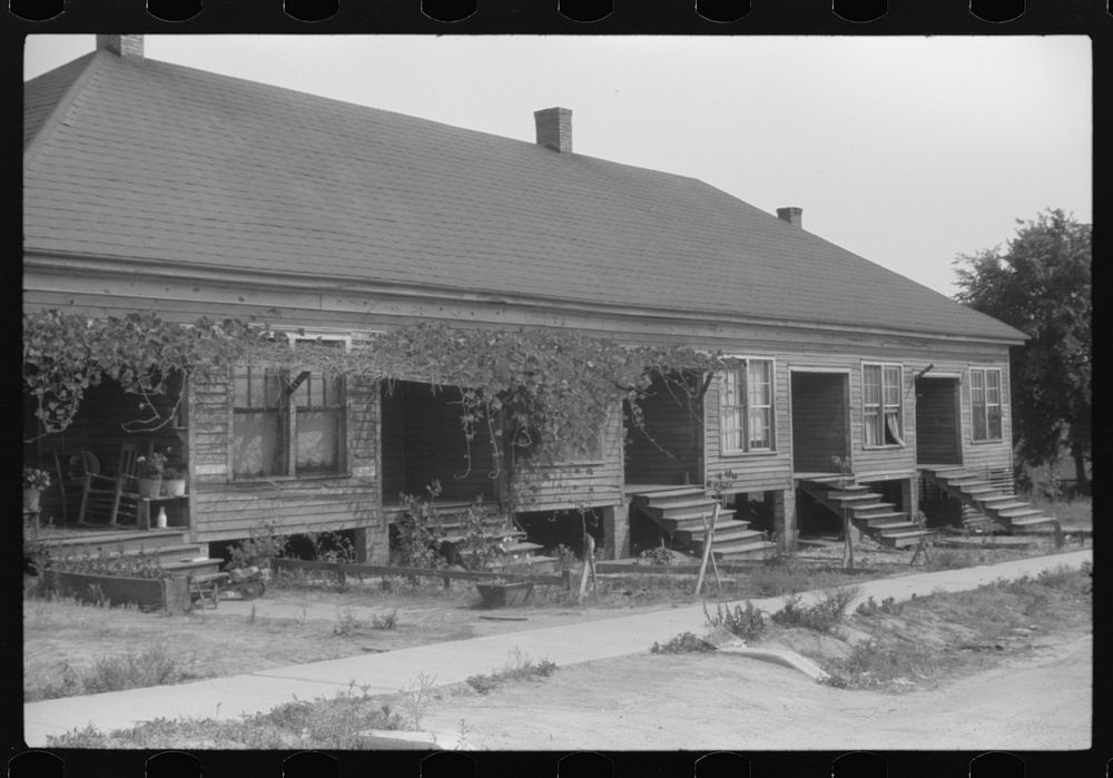 [Untitled photo, possibly related to: Saturday afternoon in Siloam, Greene County, Georgia]. Sourced from the Library of…