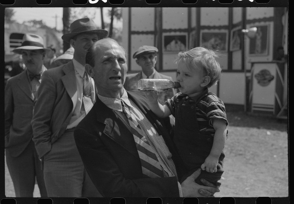 Spectators at the fair in Rutland, Vermont. Sourced from the Library of Congress.