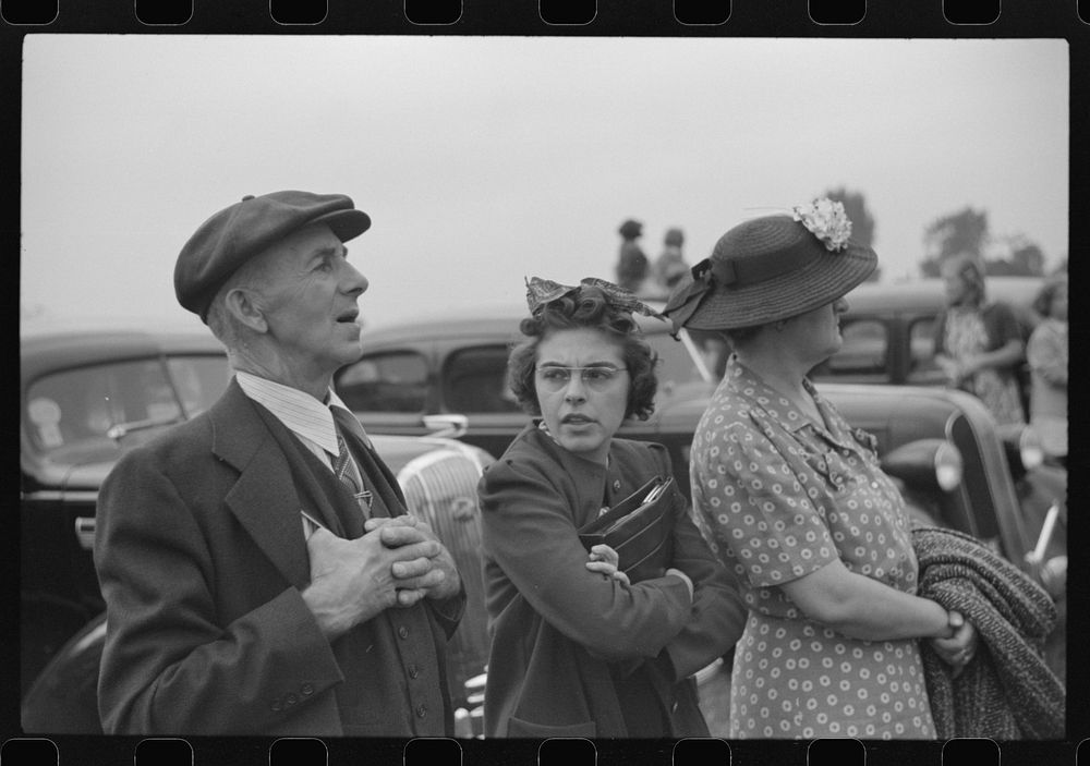 Spectators at the Champlain Valley Exposition, Essex Junction, Vermont. Sourced from the Library of Congress.