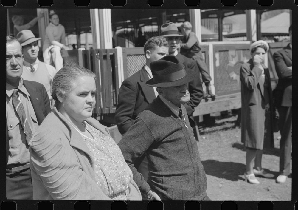 [Untitled photo, possibly related to: Spectators at the fair in Rutland, Vermont]. Sourced from the Library of Congress.