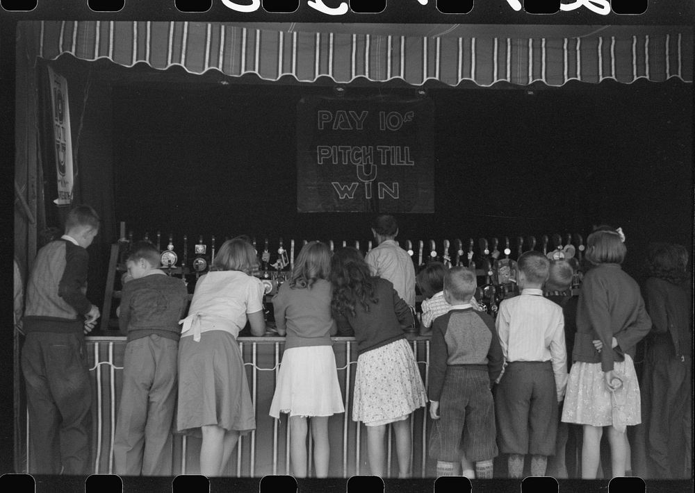 "Pitch till you win" at the Rutland Fair, Rutland, Vermont. Sourced from the Library of Congress.