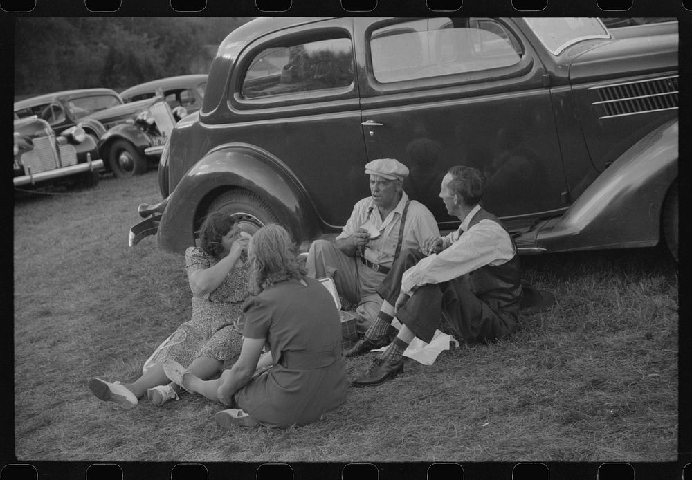 Having a picnic lunch at the "World's Fair" in Tunbridge, Vermont. Sourced from the Library of Congress.
