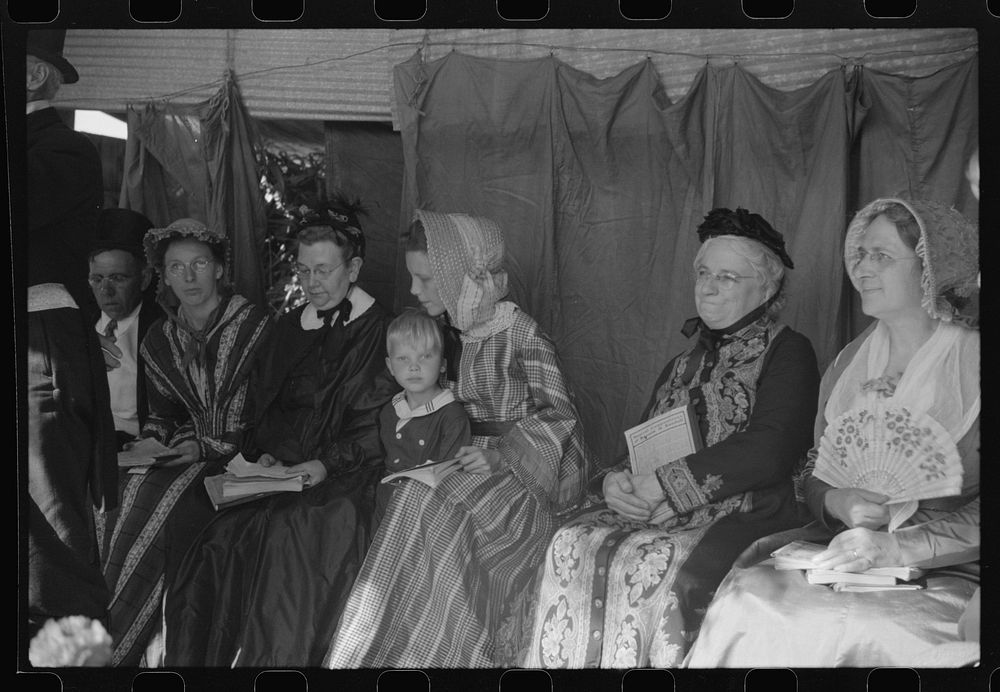 Ballad singers resting at the "World's Fair" in Tunbridge, Vermont. Sourced from the Library of Congress.