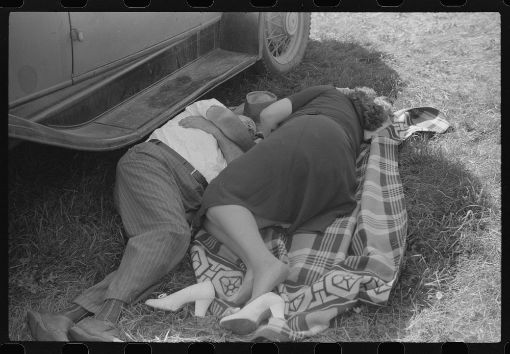 Resting at the "World's Fair" in Tunbridge, Vermont. Sourced from the Library of Congress.