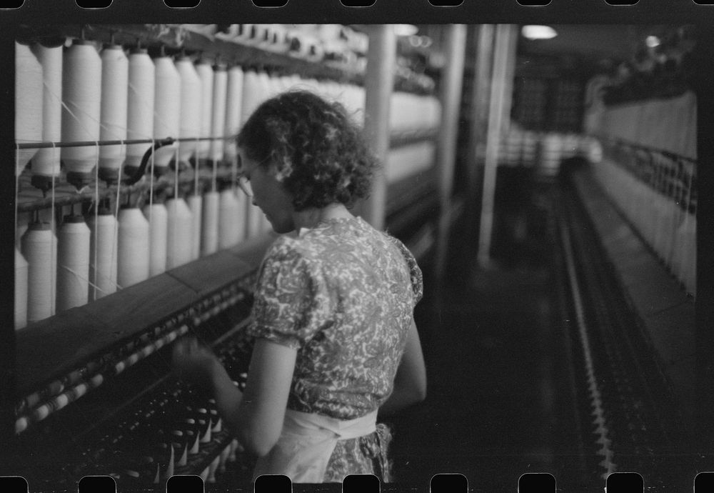 At the Mary-Leila cotton mill in Greensboro, Georgia. Sourced from the Library of Congress.
