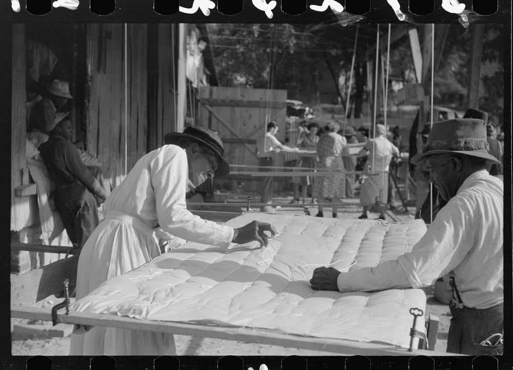 [Untitled photo, possibly related to: Making a quilt from surplus commodity cotton in Greensboro, Greene County, Georgia].…