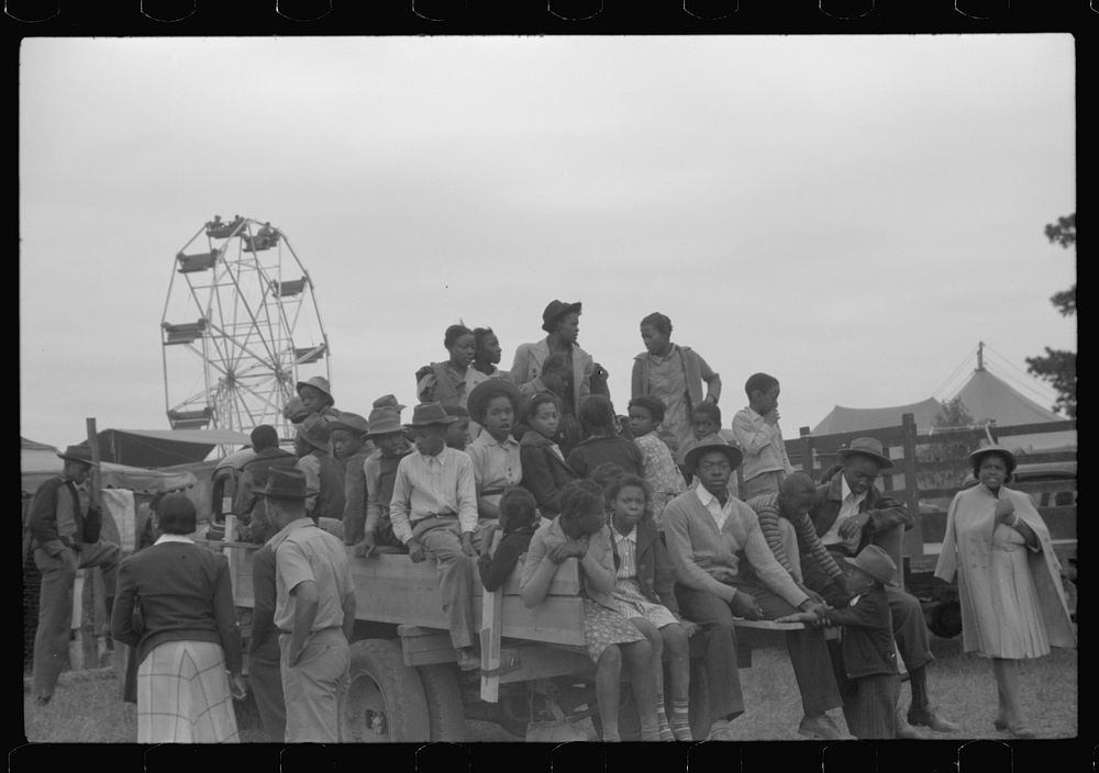 [Untitled photo, possibly related to:  schoolchildren came to the Greene County fair in trucks.  Greensboro, Georgia].…
