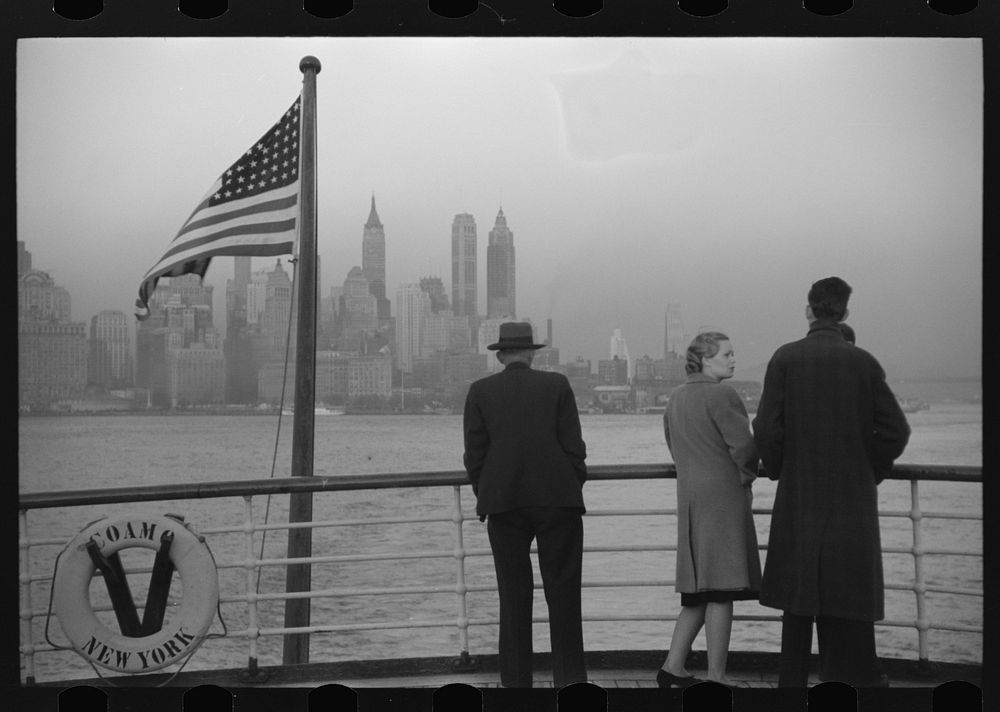 Lower Manhattan seen from the S.S. Coamo leaving New York. Sourced from the Library of Congress.