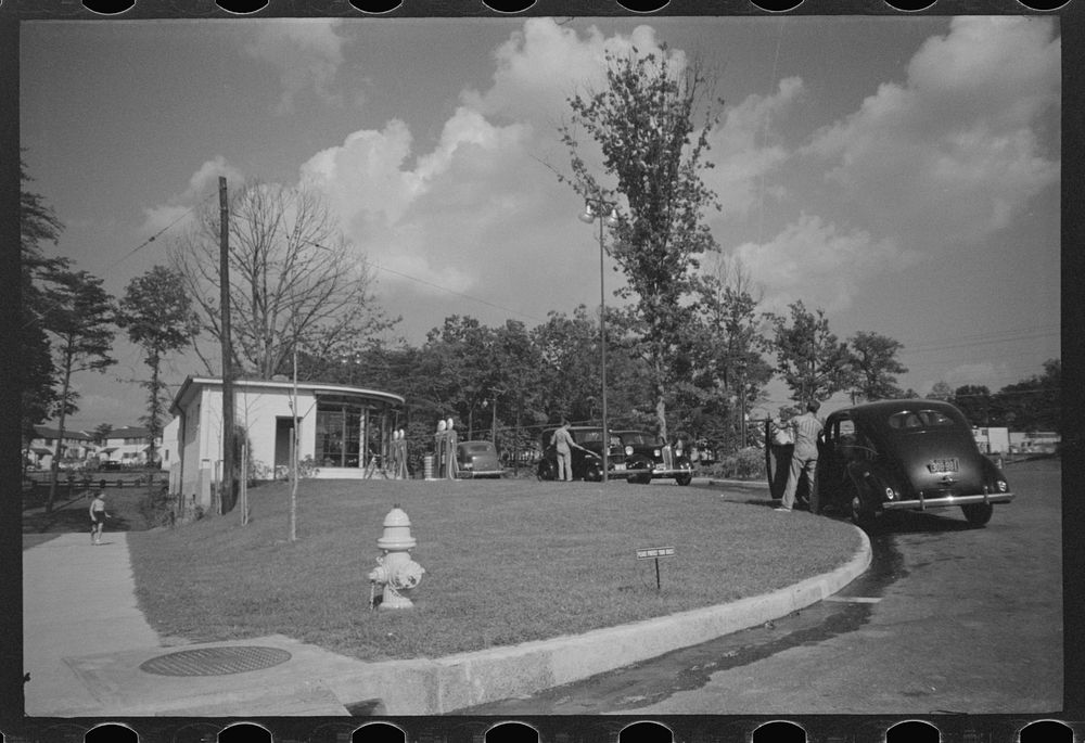 [Untitled photo, possibly related to: View of Greenbelt, Maryland]. Sourced from the Library of Congress.