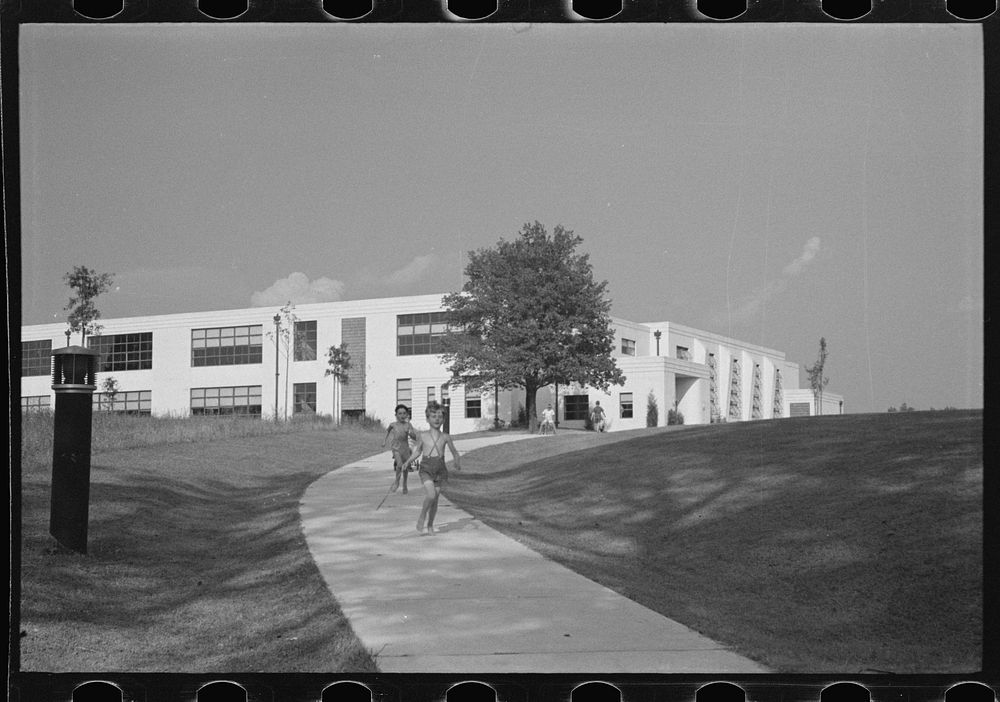 [Untitled photo, possibly related to: Greenbelt school, Maryland]. Sourced from the Library of Congress.