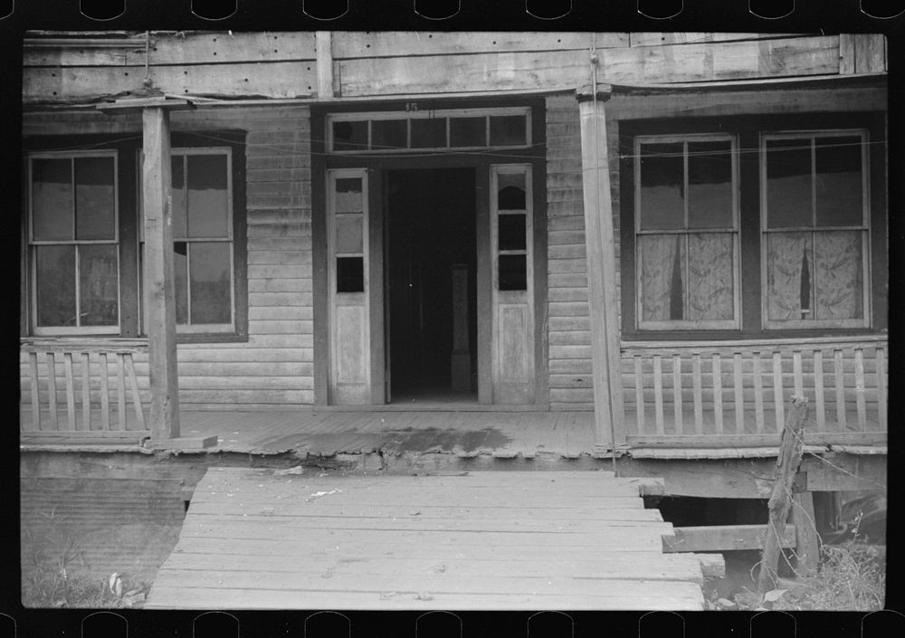 Closeup of miners' boardinghouse, Mohegan, West Virginia. Sourced from the Library of Congress.