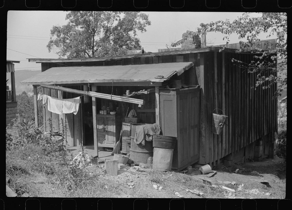 House, rear view, Charleston, West Virginia. Sourced from the Library of Congress.