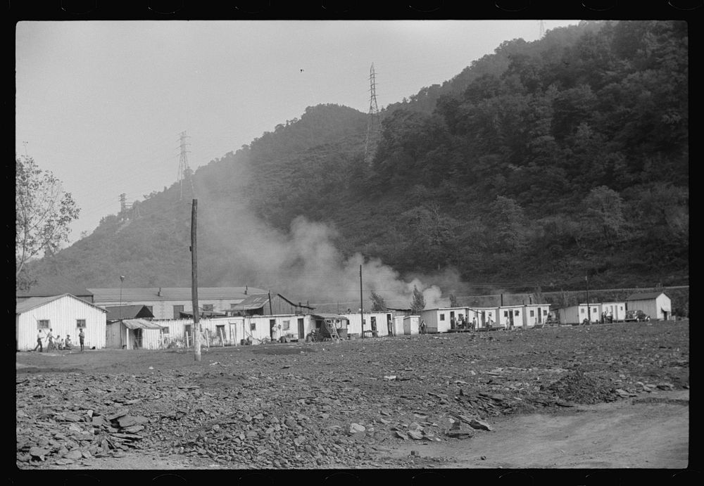 es' homes about ten miles from Charleston, West Virginia. Sourced from the Library of Congress.