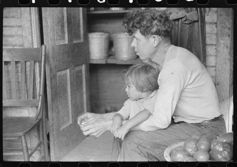 Mexican miner and child, Bertha Hill, Scotts Run, West Virginia. Sourced from the Library of Congress.
