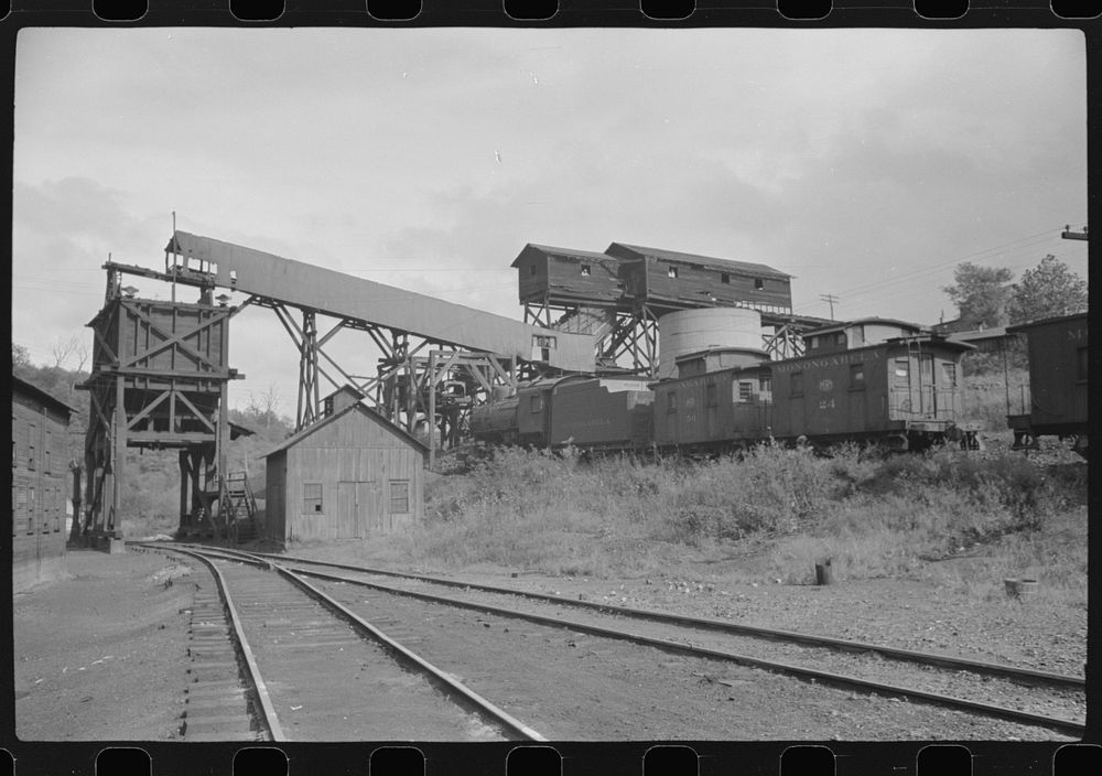 Abandoned coal tipple near Osage, West Virginia. Sourced from the Library of Congress.