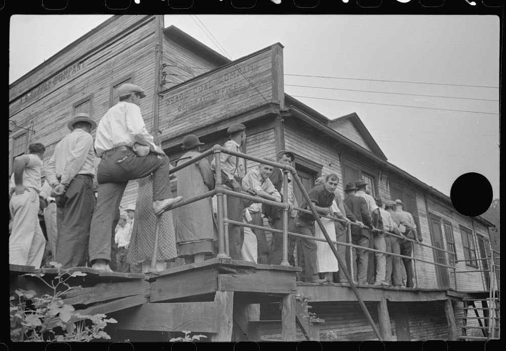 [Untitled photo, possibly related to: Payday, Osage, West Virginia]. Sourced from the Library of Congress.