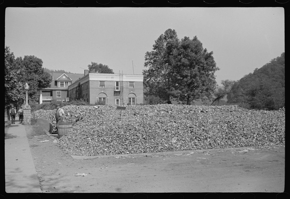 Alloy plant, Falls View, West Virginia. Sourced from the Library of Congress.