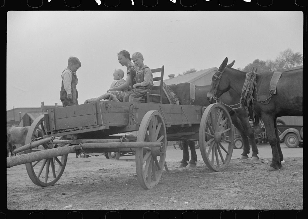 [Untitled photo, possibly related to: Farmer's family waiting to go home on Saturday afternoon. Enterprise, Alabama].…