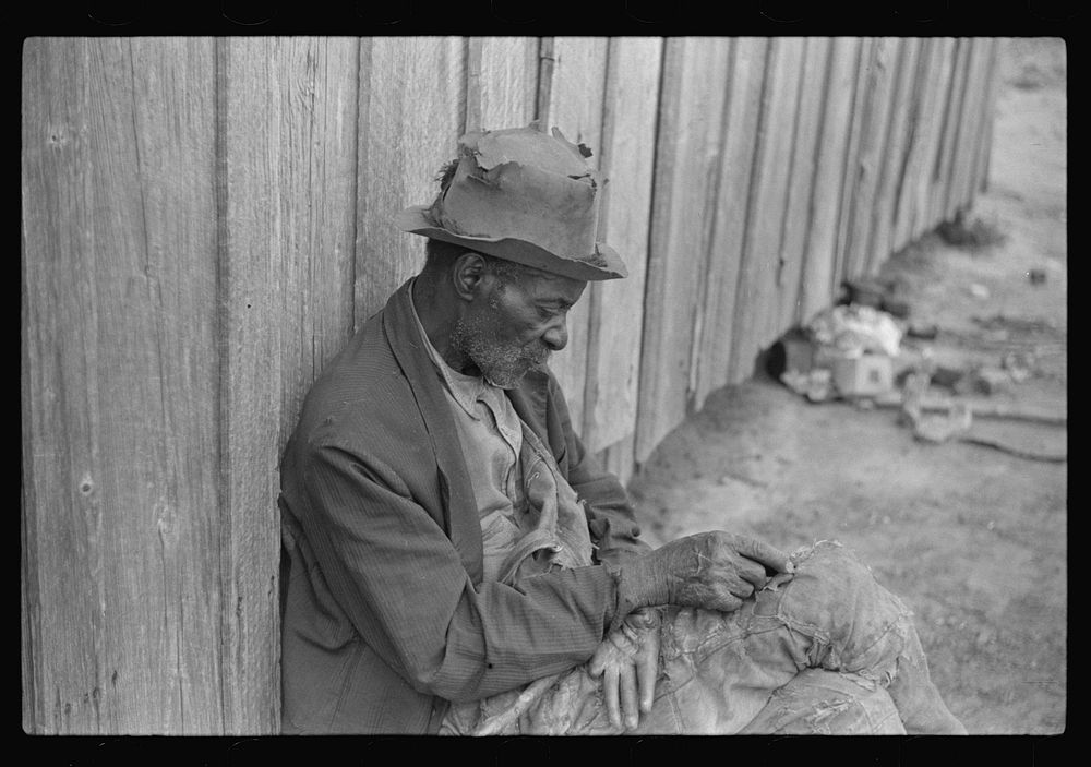 Old man, near Camden, Alabama. Sourced from the Library of Congress.