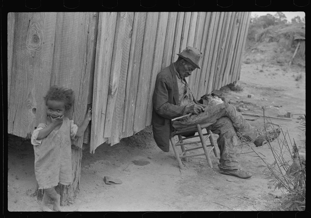 Old man, near Camden, Alabama. Sourced from the Library of Congress.