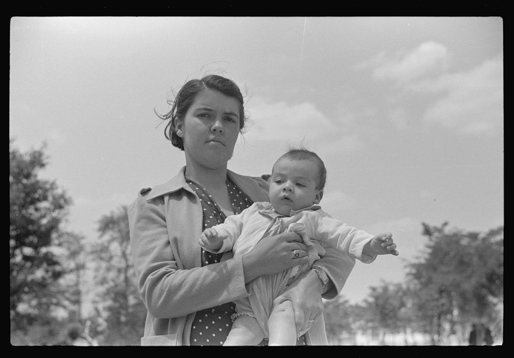 [Untitled photo, possibly related to: Prizewinning baby at Ashwood Plantation on May Day health day. South Carolina].…