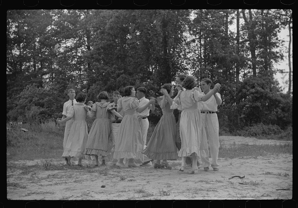 Schoolchildren doing dance on May Day health day at Ashwood Plantation, South Carolina. Sourced from the Library of Congress.