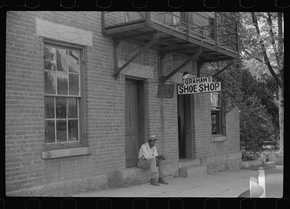 Shoe shop, Greensboro, Greene County, Georgia. Sourced from the Library of Congress.