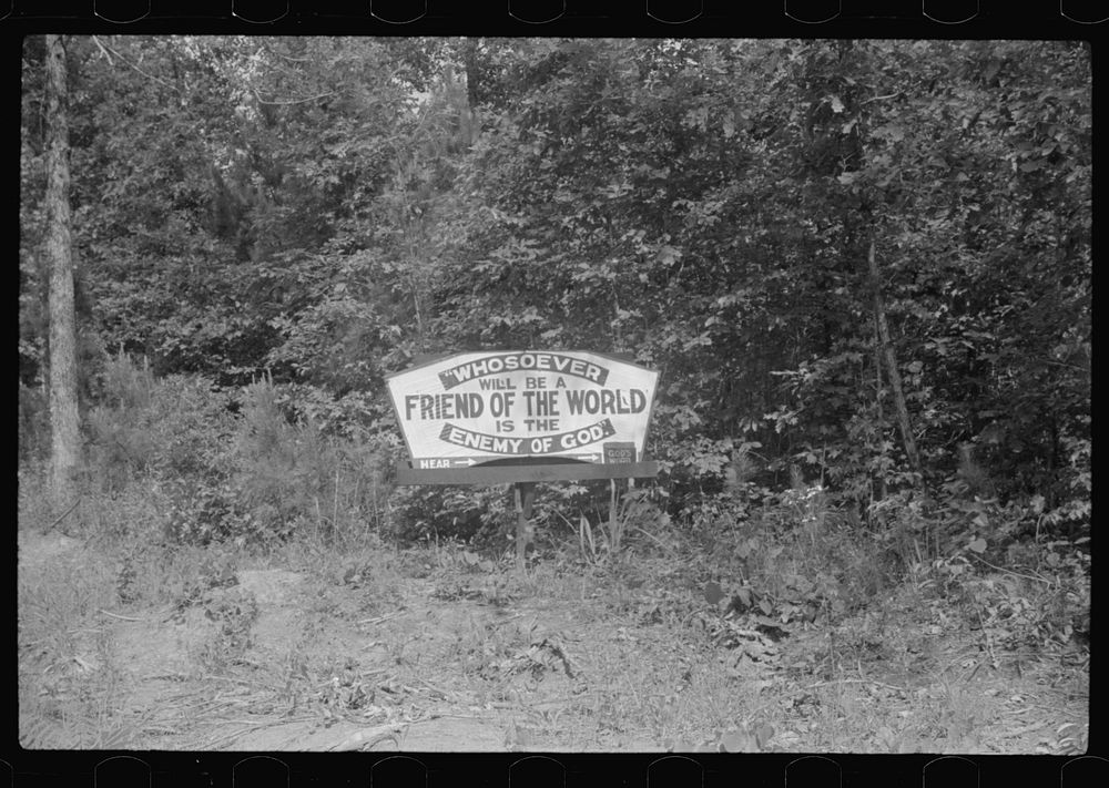 Sign on highway, Greene County, Georgia. Sourced from the Library of Congress.