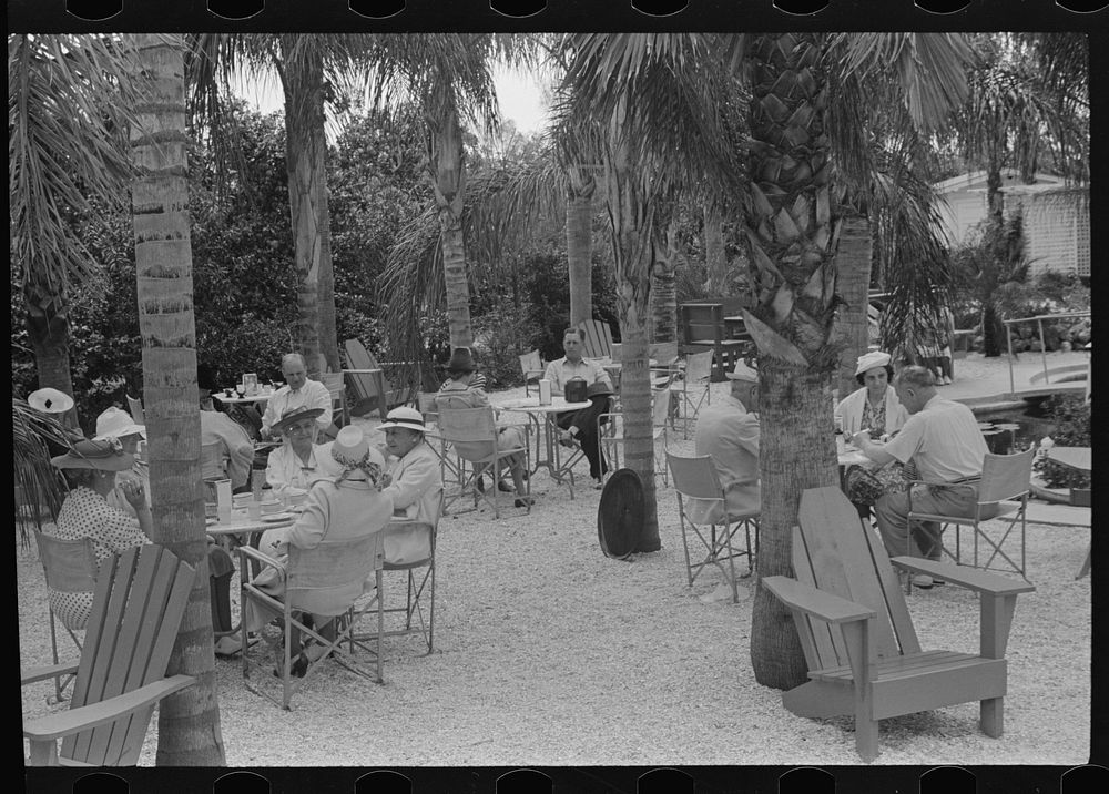 Outdoor refreshments for tourists near Tampa, Florida. Sourced from the Library of Congress.