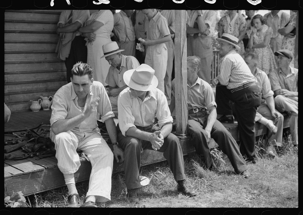 Spectators at auction sale of house and household goods, York County, Pennsylvania. Sourced from the Library of Congress.