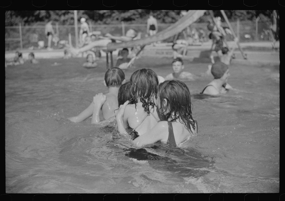 Swimming pool, Greenbelt, Maryland. Sourced from the Library of Congress.