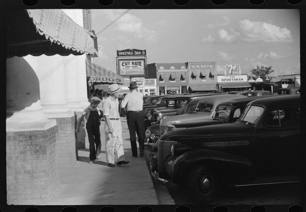 Saturday afternoon, Yanceyville, Caswell County, North Carolina. Sourced from the Library of Congress.