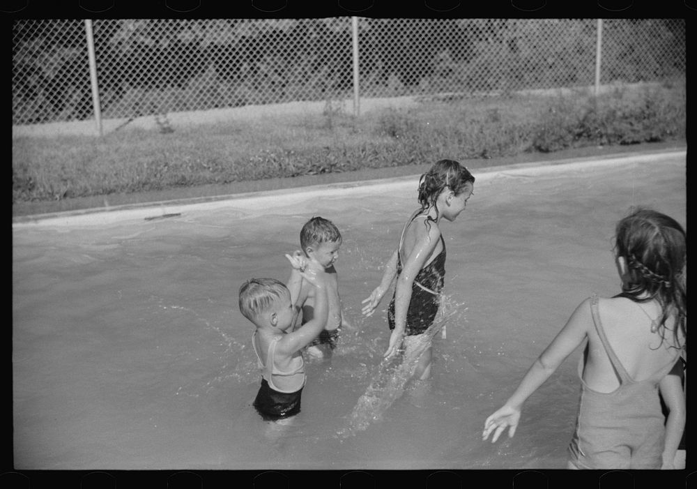 [Untitled photo, possibly related to: Swimming pool at Greenbelt, Maryland]. Sourced from the Library of Congress.