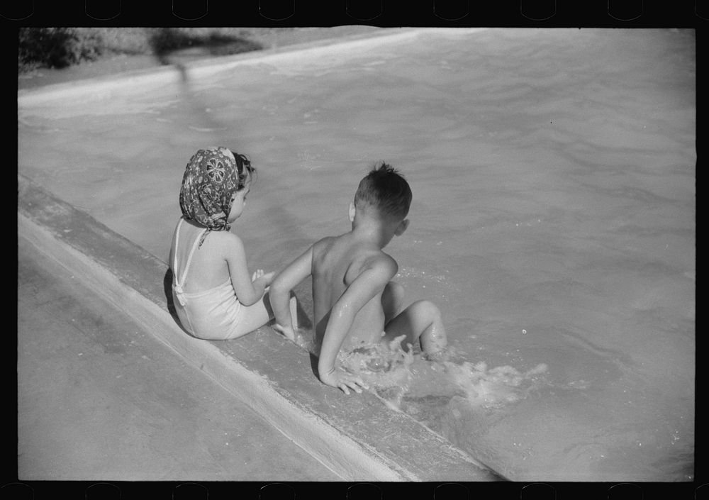 Swimming pool at Greenbelt, Maryland. Sourced from the Library of Congress.