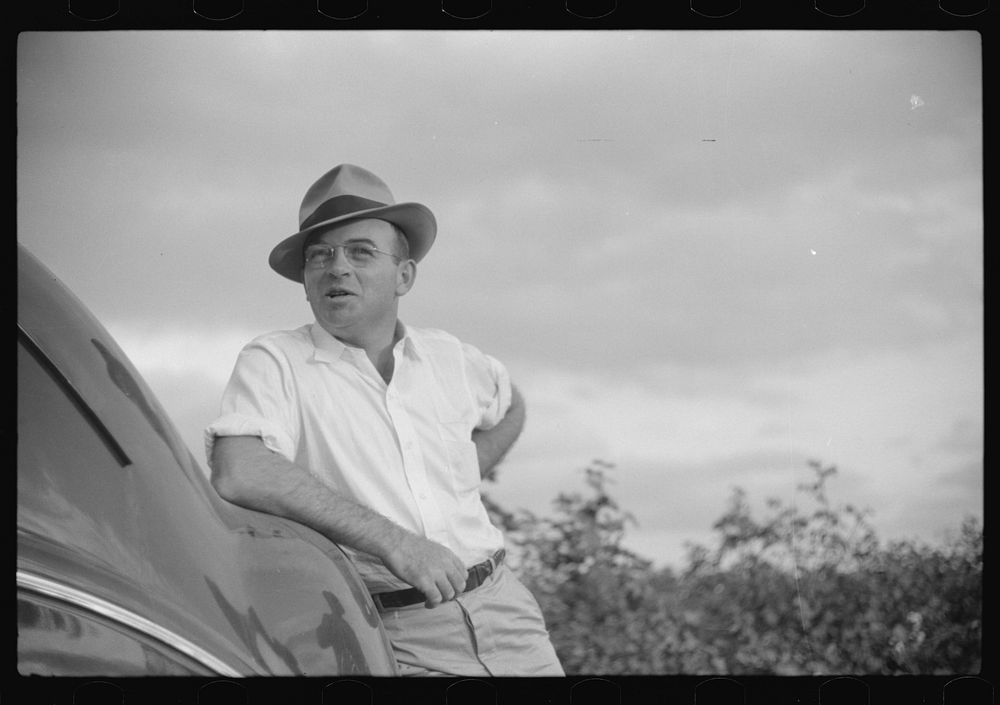 [Untitled photo, possibly related to: Mr. Sam Knowlton and one of his assistants, talking together in cotton field on…
