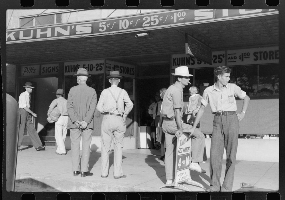 Saturday afternoon on main street of Lexington, Mississippi Delta, Mississippi. Sourced from the Library of Congress.