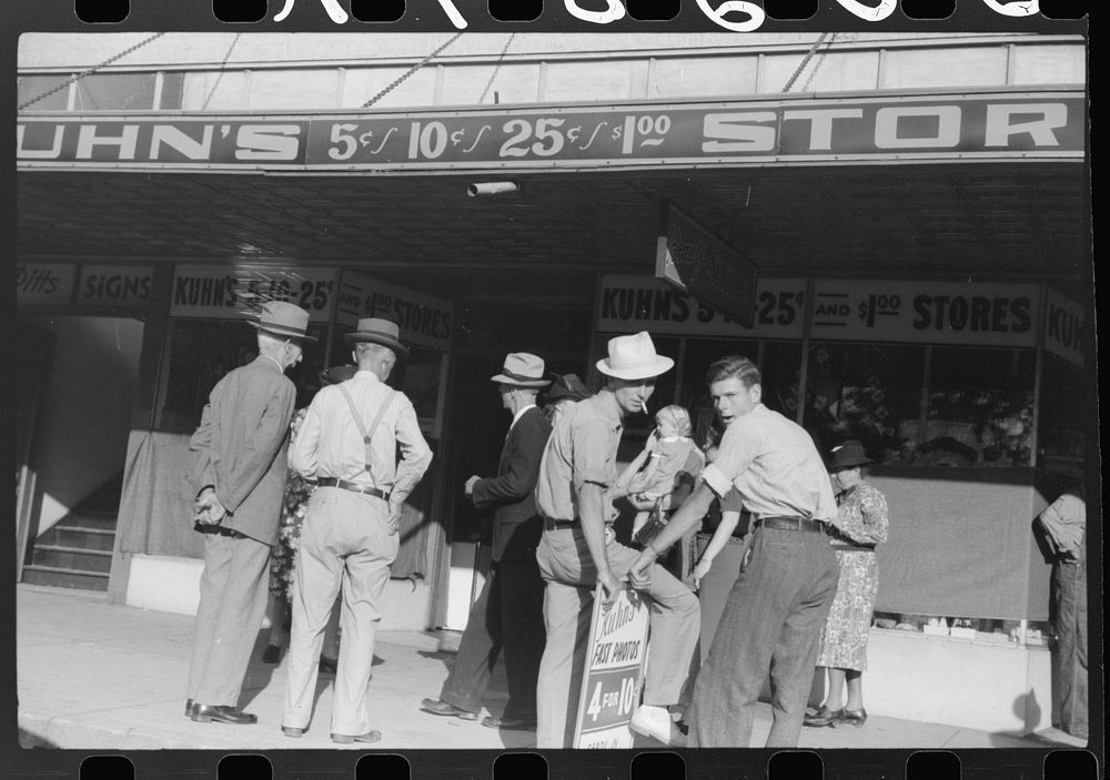 [Untitled photo, possibly related to: Saturday afternoon on main street of Lexington, Mississippi Delta, Mississippi].…