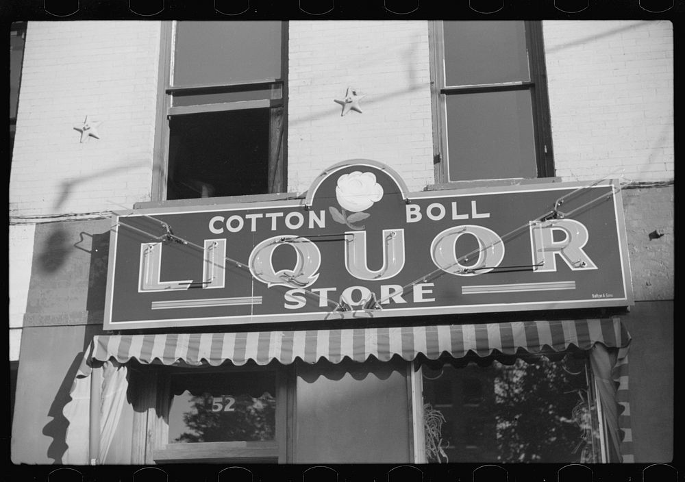 Liquor store on Cotton Row, Front Street, Memphis, Tennessee. Sourced from the Library of Congress.