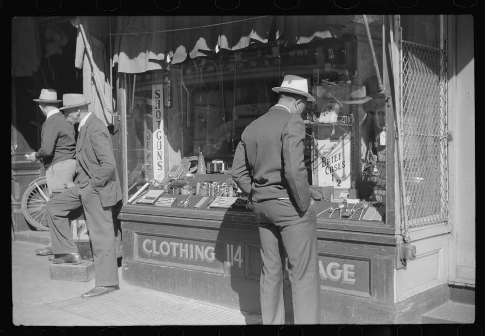 [Untitled photo, possibly related to: Secondhand clothing stores and pawn shops on Beale Street, Memphis, Tennessee].…