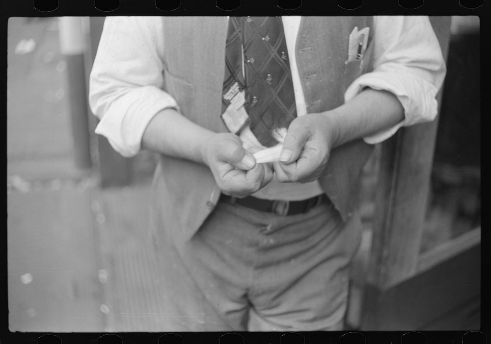 [Untitled photo, possibly related to: Sampling and classing cotton in classing rooms of cotton factor's office, Memphis…