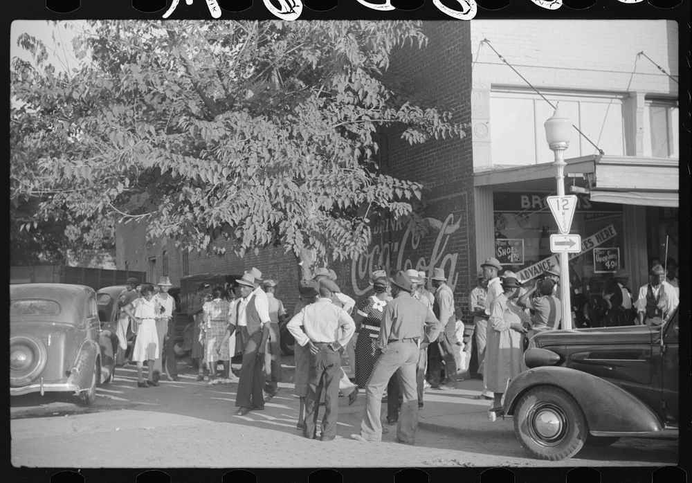 Saturday afternoon, Lexington, Holmes County, Mississippi Delta, Mississippi. Sourced from the Library of Congress.
