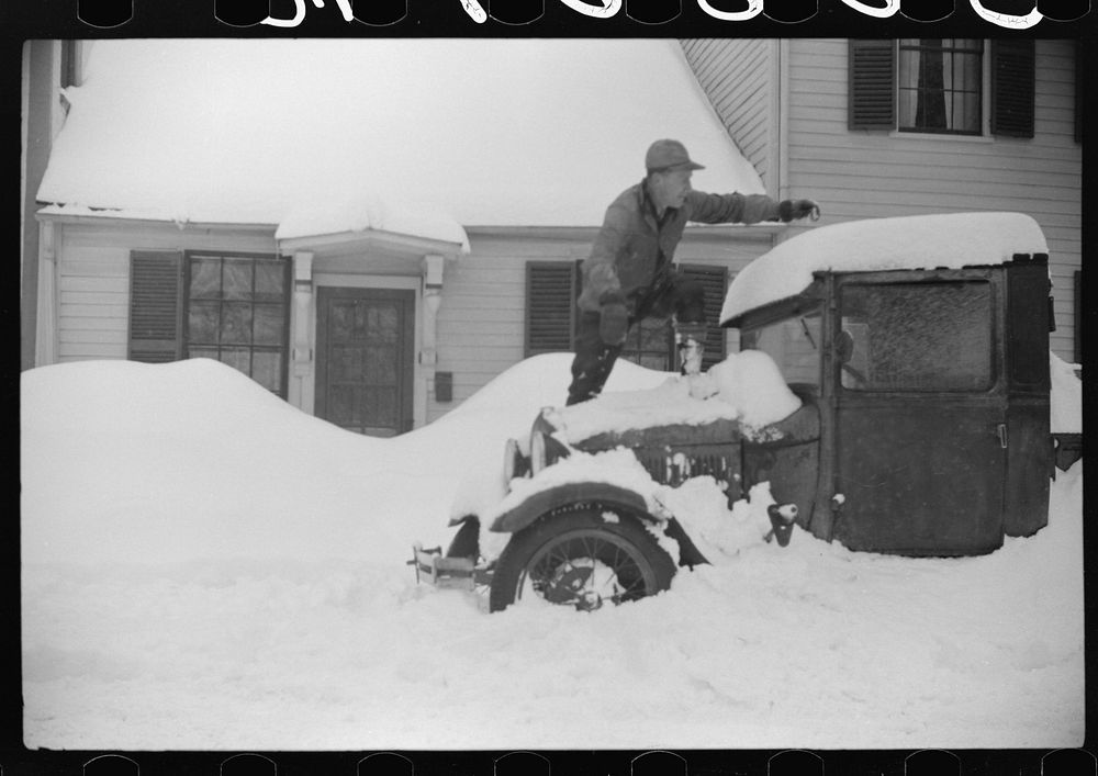 [Untitled photo, possibly related to: Car stalled after snowstorm, Woodstock, Vermont]. Sourced from the Library of Congress.