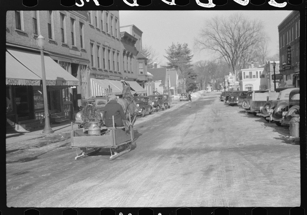 [Untitled photo, possibly related to: Center of town, Woodstock, Vermont]. Sourced from the Library of Congress.