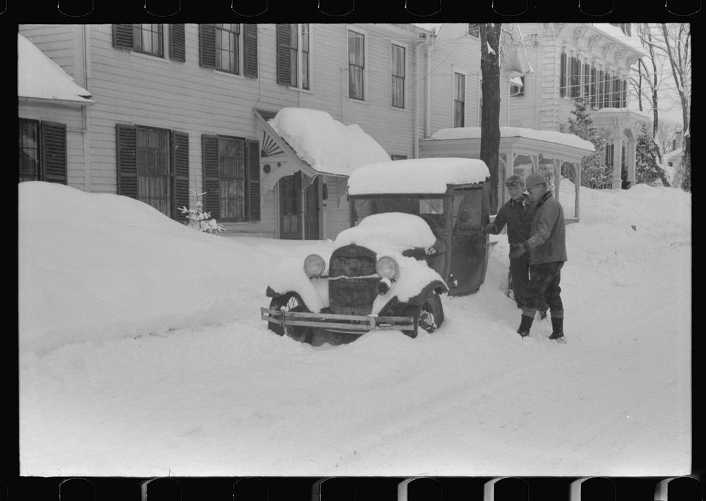 [Untitled photo, possibly related to: Car stalled after snowstorm, Woodstock, Vermont]. Sourced from the Library of Congress.