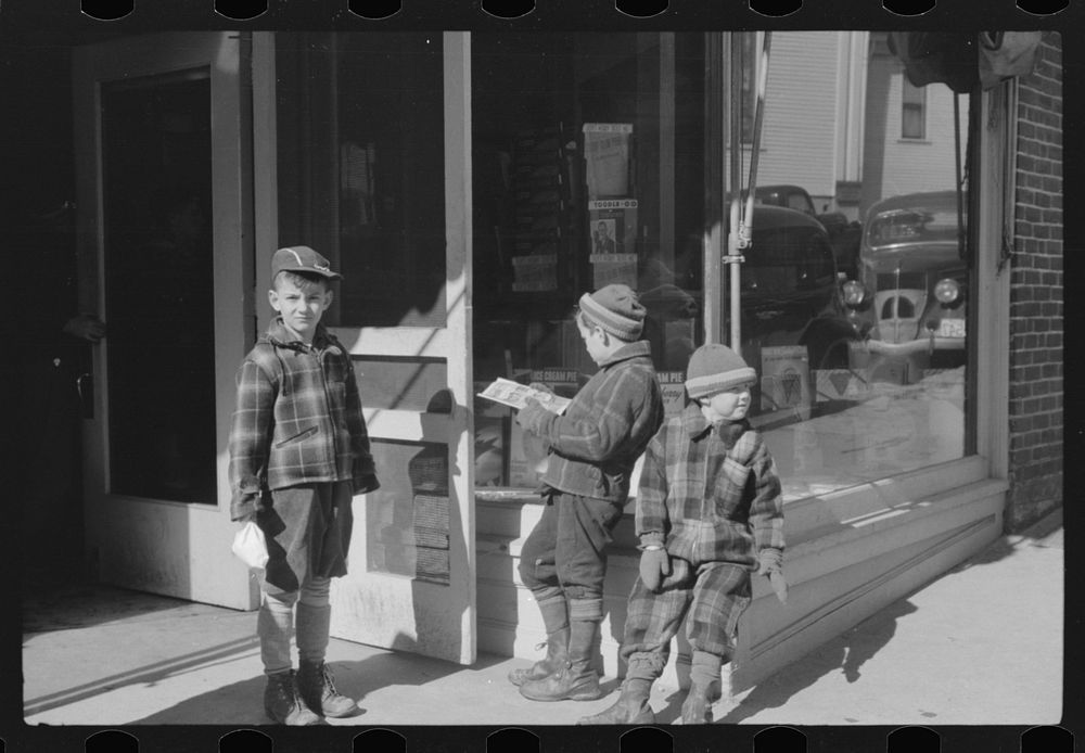 Children waiting to go into movie on Saturday afternoon. Littleton, New Hampshire. Sourced from the Library of Congress.