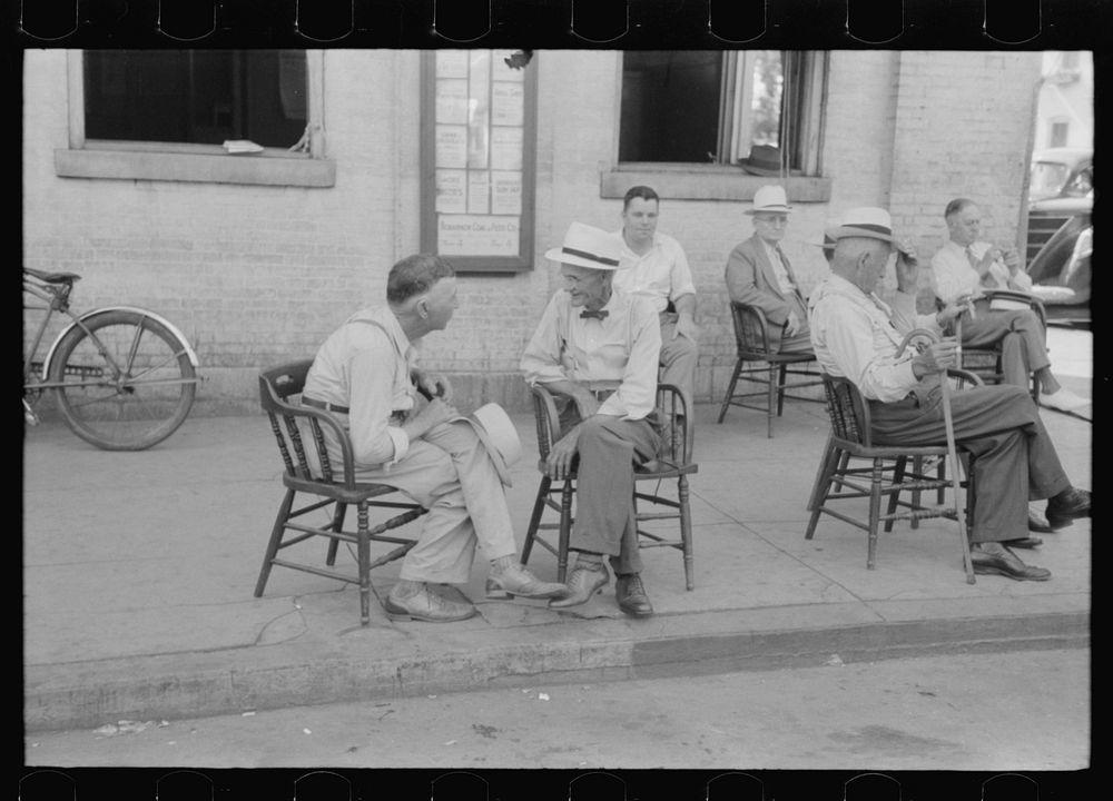 Farmers exchanging news and greetings on Saturday afternoon in front of courthouse. Versailles, Kentucky. Sourced from the…