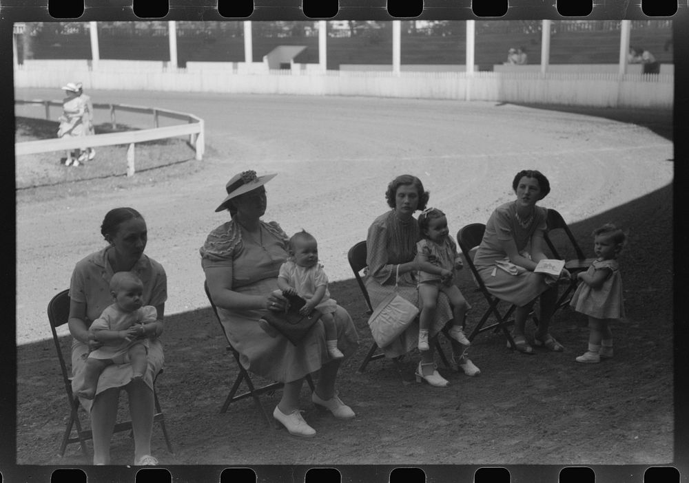 [Untitled photo, possibly related to: Healthiest baby contest at Shelby County Fair and Horse Show, Shelbyville, Kentucky].…